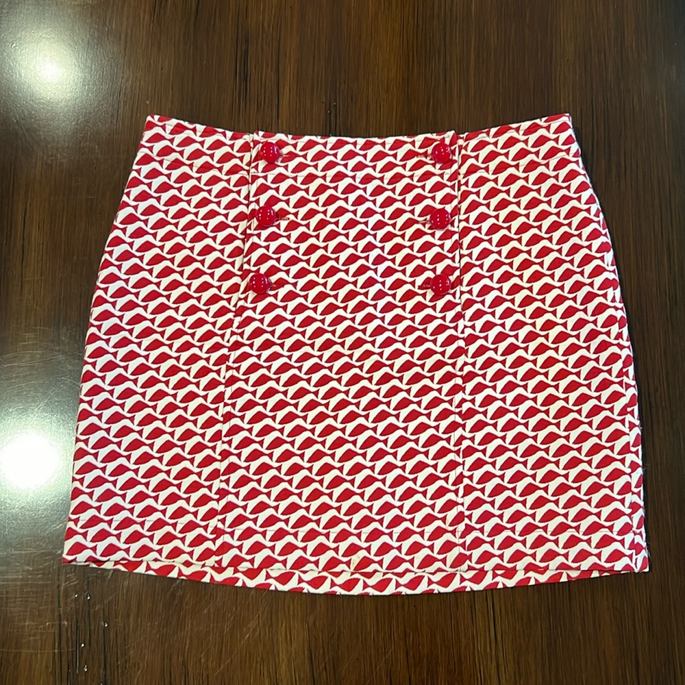 *Last call!* Vineyard Vines Fish Print Skirt Size 6